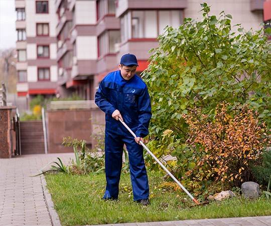 Уборка территории в Ачинске и  Красноярском крае